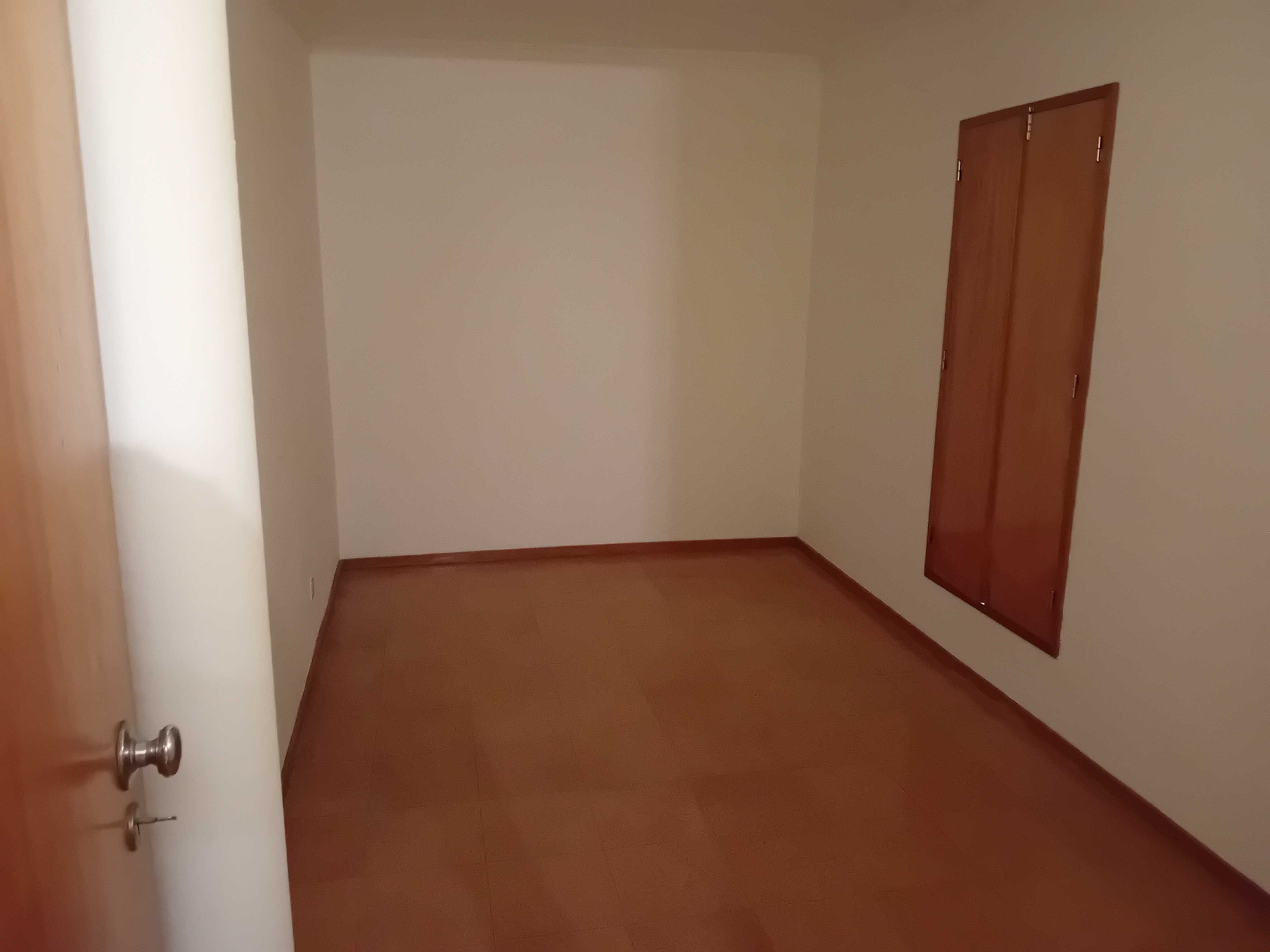 Vende-se moradia em Vila Viçosa