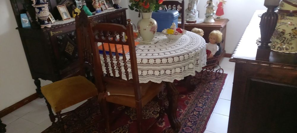 Mesa de jantar em cerejeira