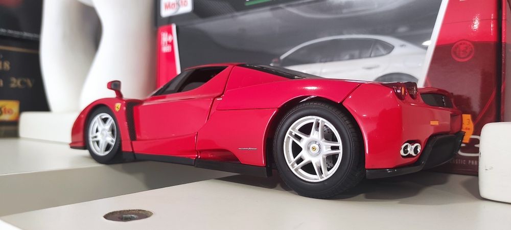 1/18 Ferrari Enzo hot wheels carro coleção miniatura