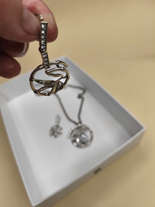 Гарний набір біжутерії