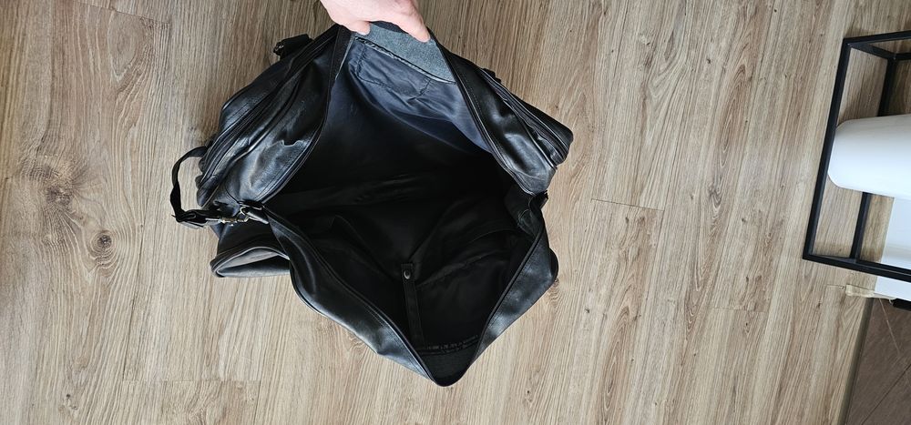 Męska torba podróżna na ramię pakowna na koszulę