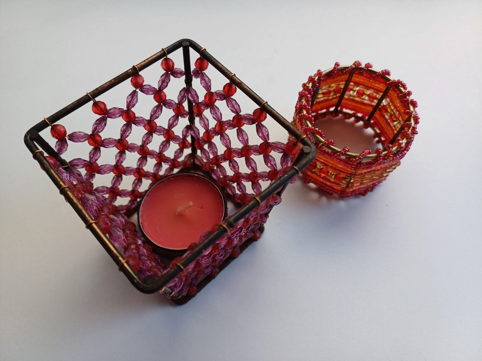 Porta-velas com missangas da Natura e argola para guardanapos