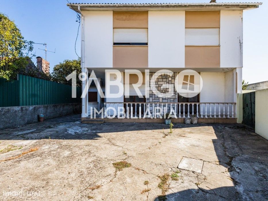 Moradia T4, perto do centro da cidade da Marinha Grande
