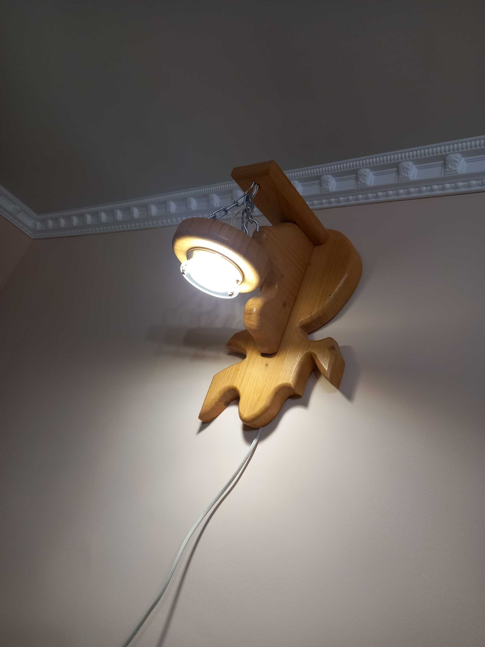 Лампа на стіну з дерева