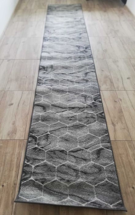 Dywan na schody korytarz przedpokój szary plaster miodu 375x70cm