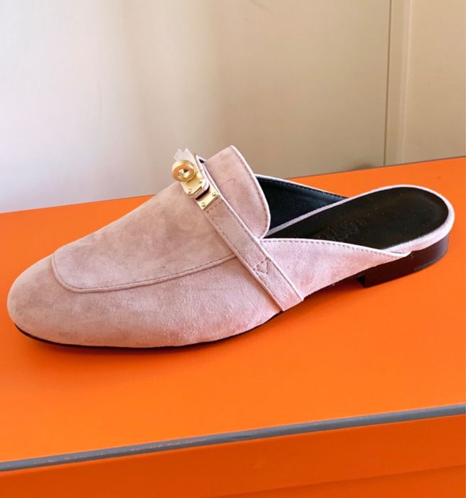 Hermès Mule Suede Rosa com Fivela Kelly