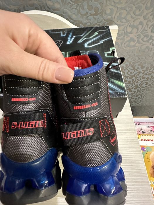 Skechers lights 27,5-37