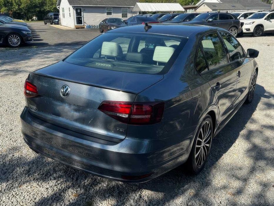 Volkswagen Jetta Sport      2016
