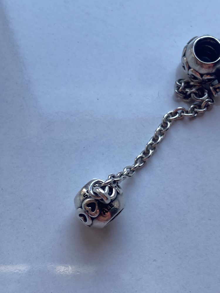 Łańcuszek zabezpieczający Pandora Charms Serca