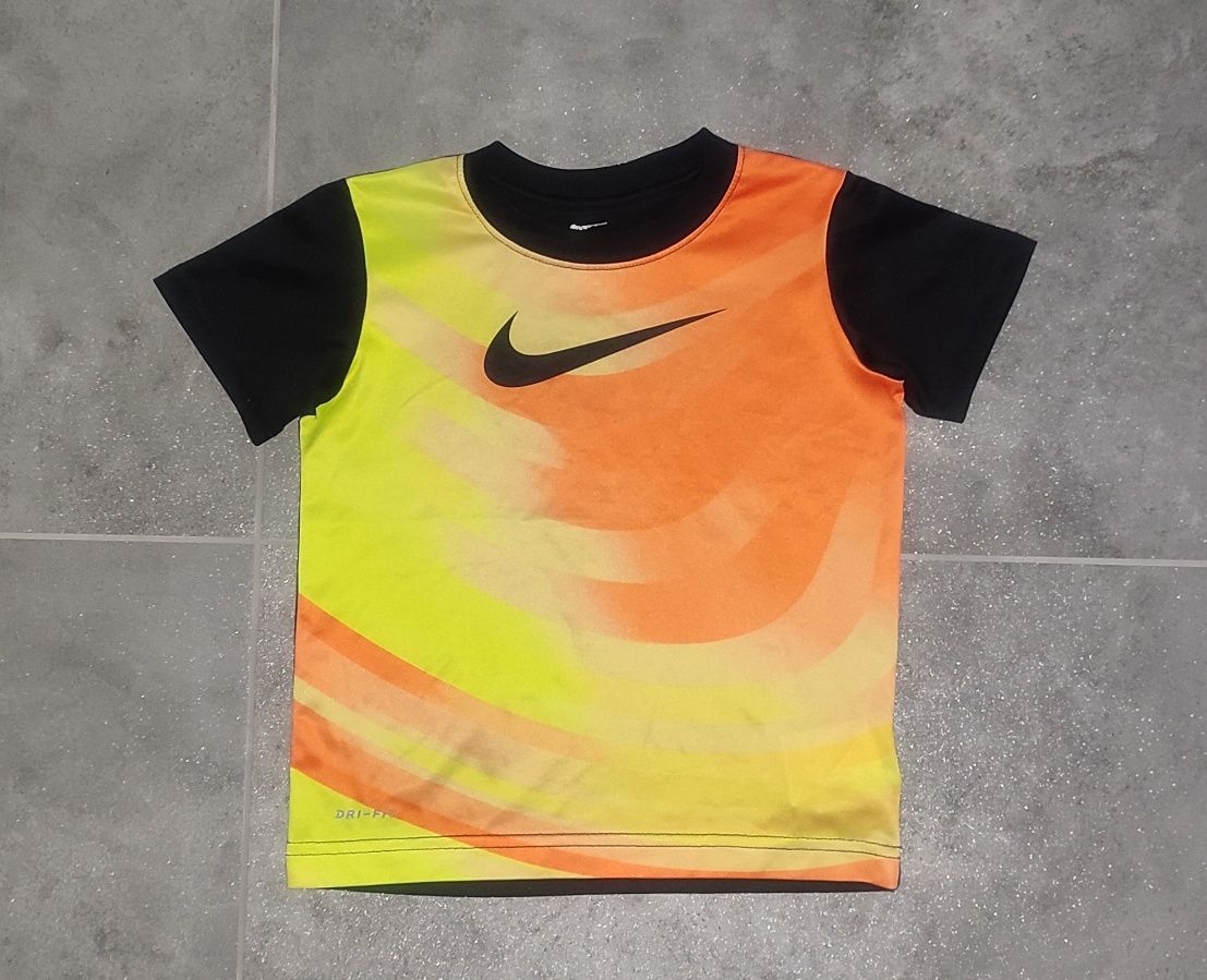 Komplet Nike r. 4-5 lat spodenki koszulka