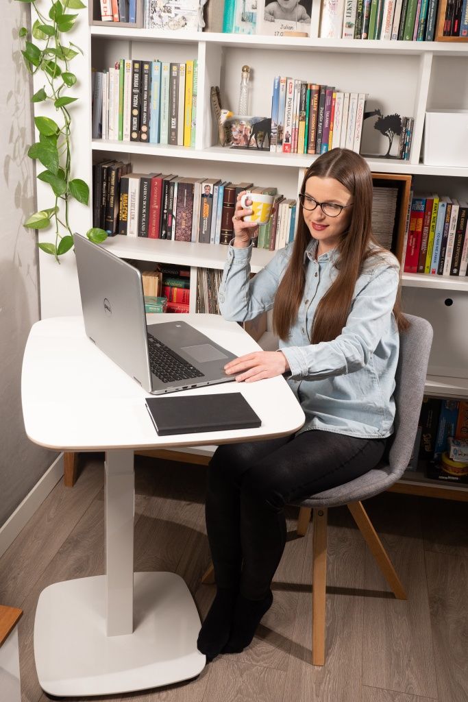 Biurko elektryczne V-desk design