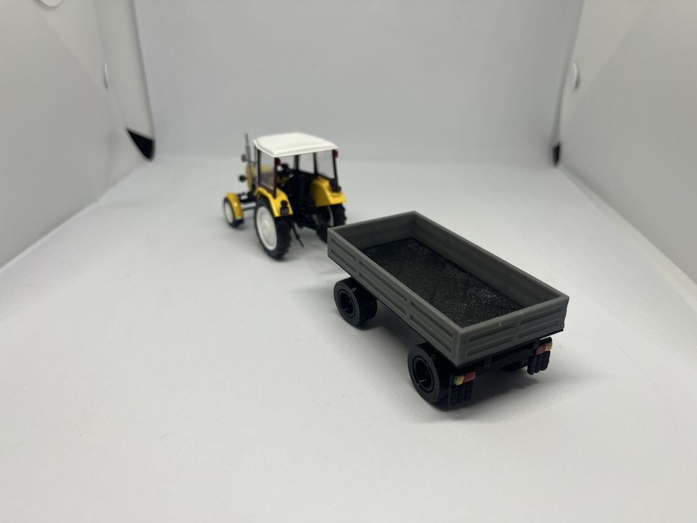 Model przyczepy do  Ursusa C330 1:43