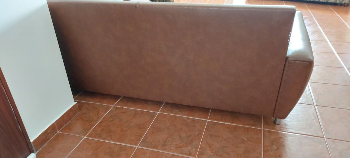 Sofá em pele 4 lugares