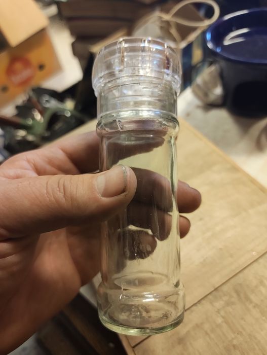 Młynek do ziół i przypraw.