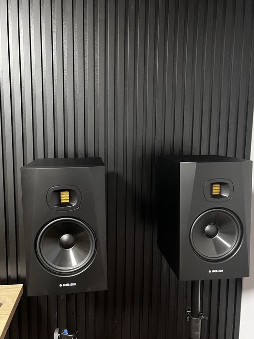 Glosniki Adam Audio T8v