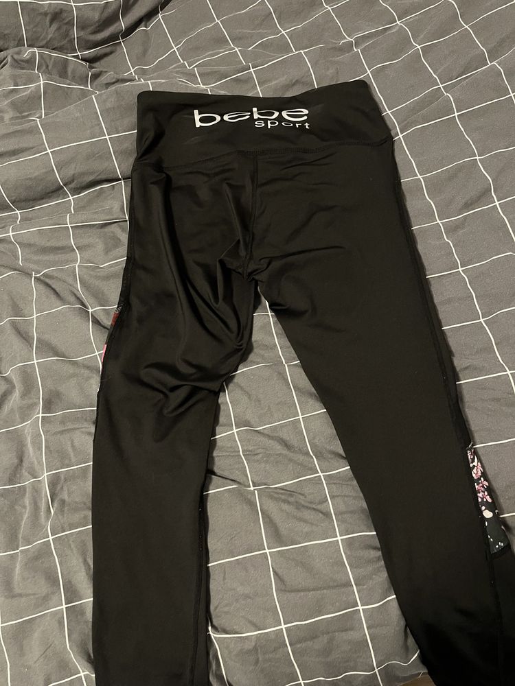 Czarne legginsy sportowe. Bebe Sport