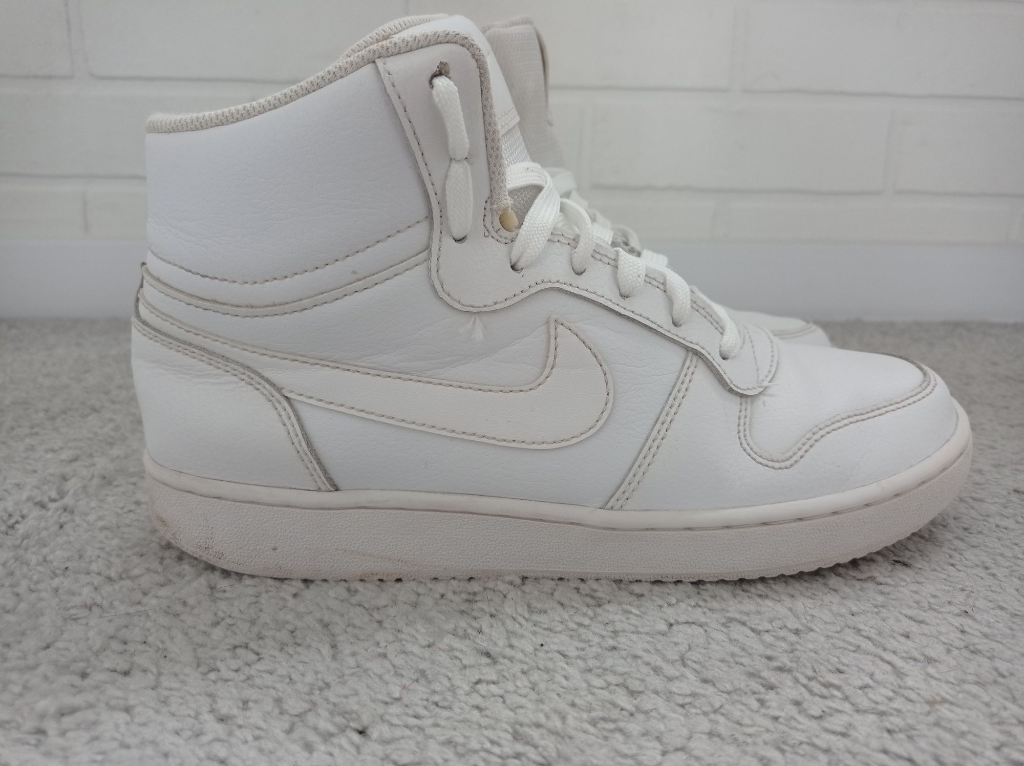 Кросівки Nike WMNS EBERNON MID AQ1778-100 р.40.5.US 9 26см.