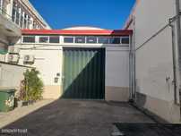 Armazém com 390 m2 inserido em condomínio industrial privado