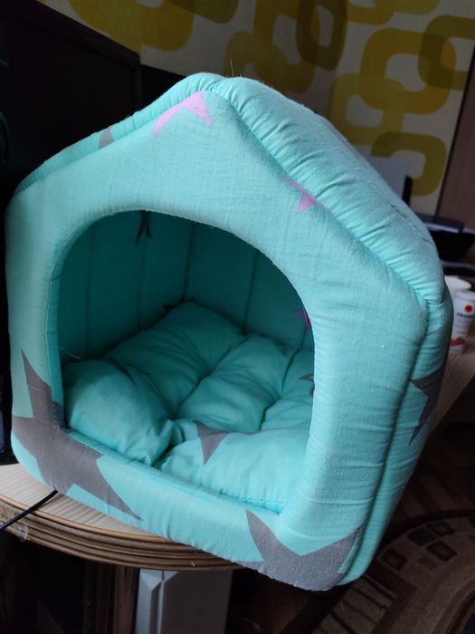 Хатинка, лєжанка для кота