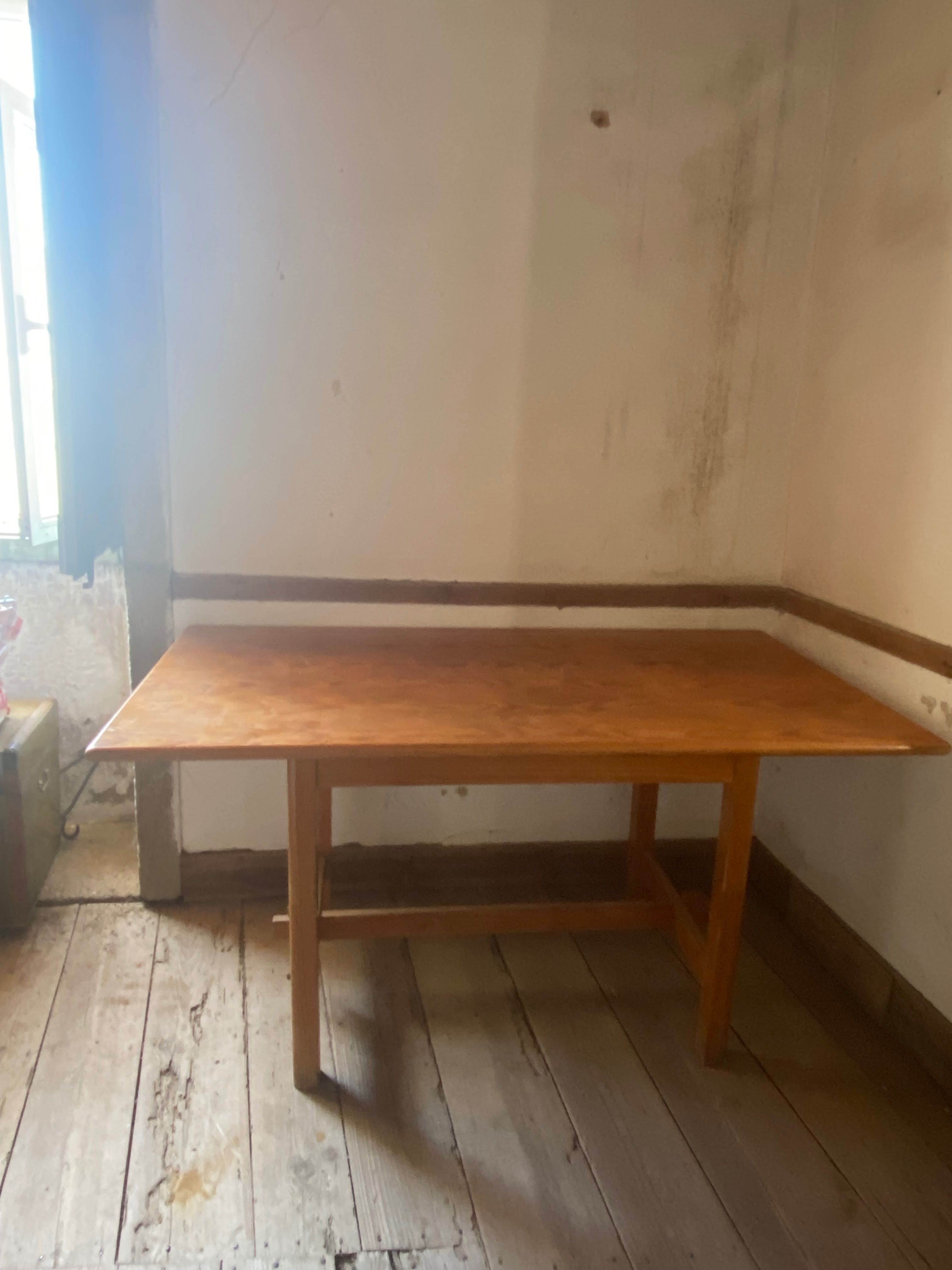 Mesa de cozinha usada