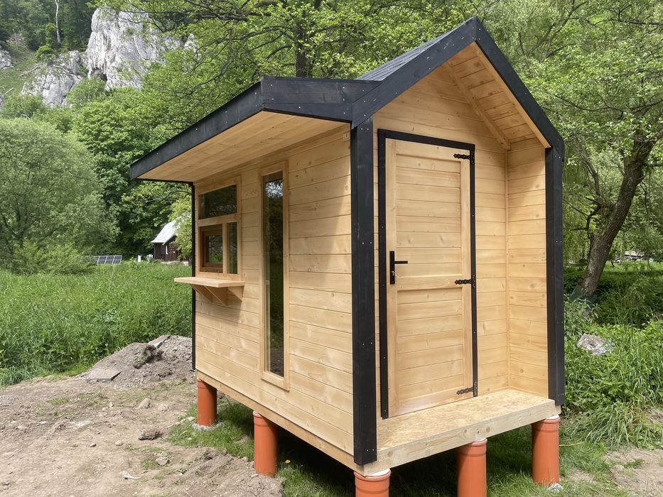 Kiosk, budka sprzedażowa, kasa, domek narzedziowy nowoczesna stodoła