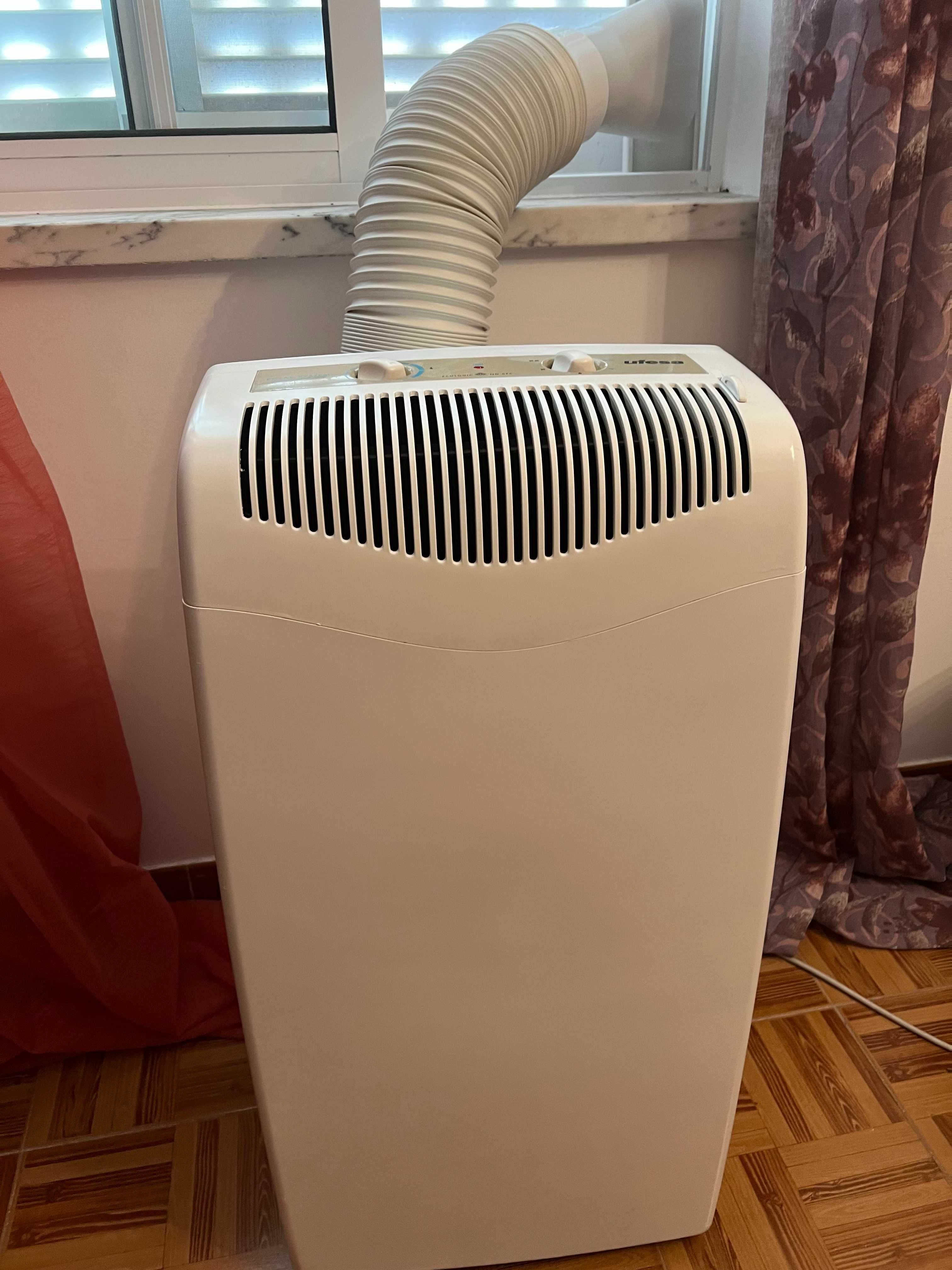 Ar Condicionado Portátil Ufesa Faz Frio , Desumidificador , Ventilador