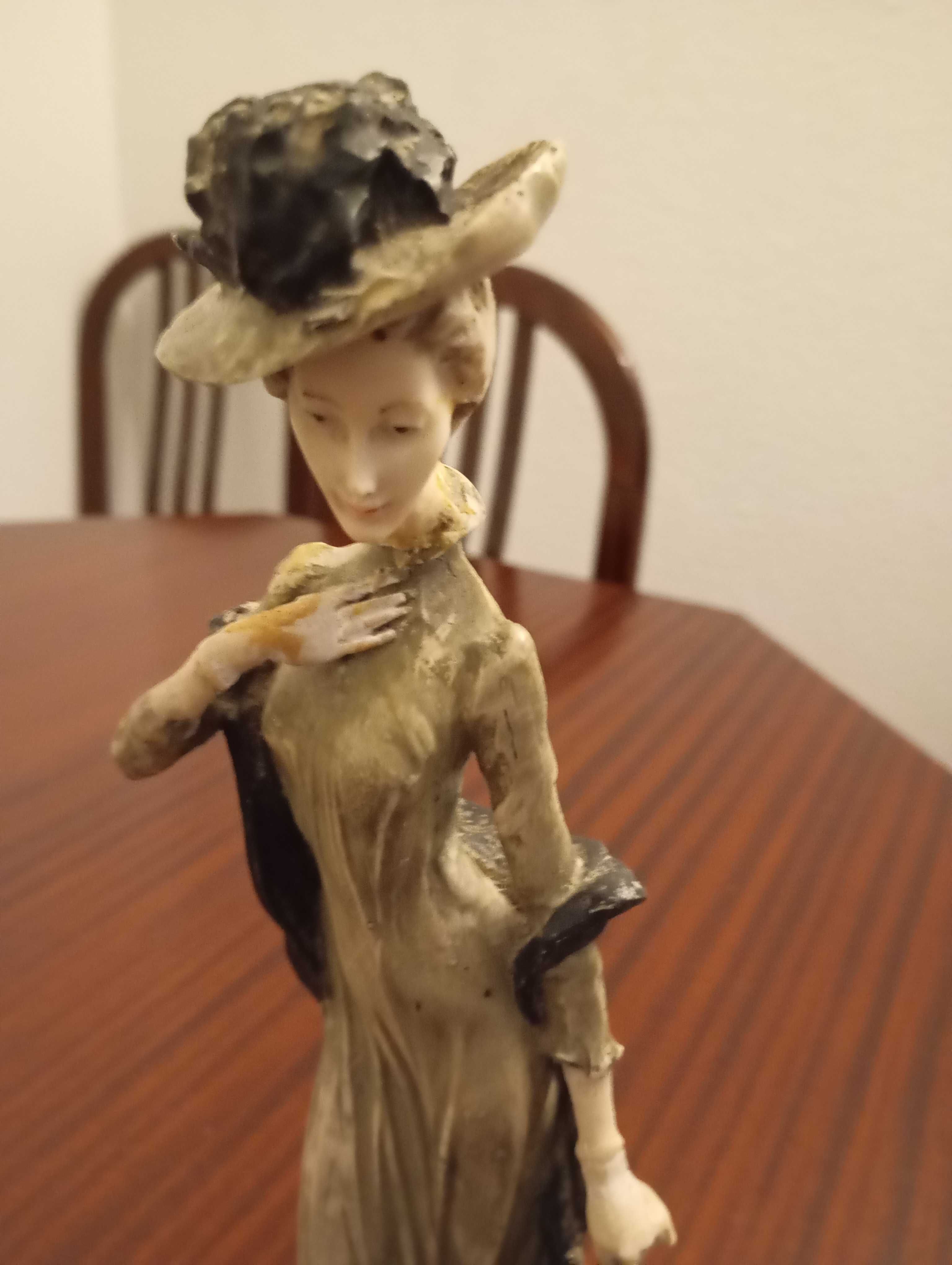 Estatueta dama antiga