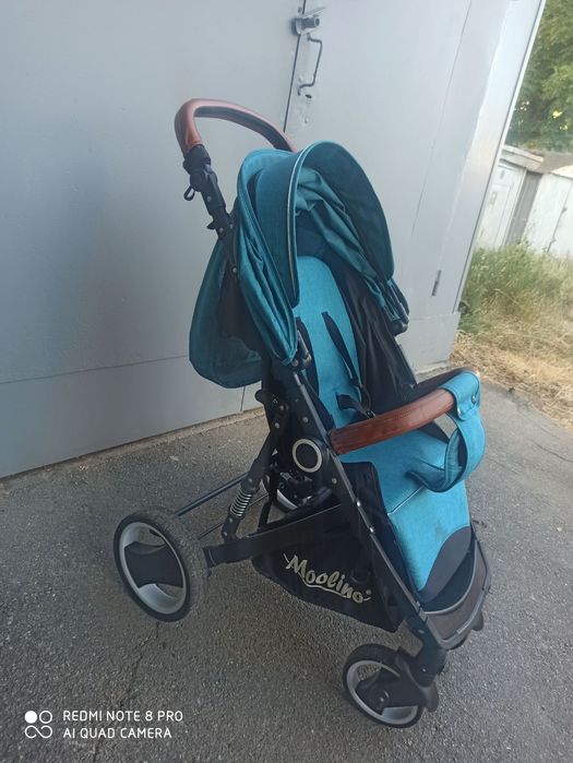 Прогулянкова коляска.