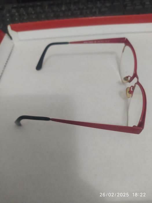 Óculos metálicos marca inglesa mulher