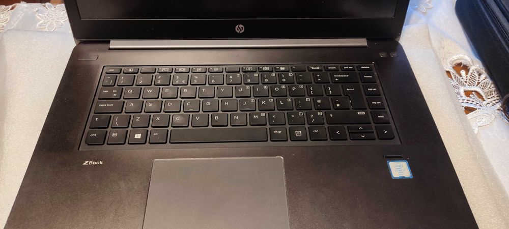 HP ZBook Studio G3 15,6 " Intel Core i7 32 GB / 500 GB srebrny