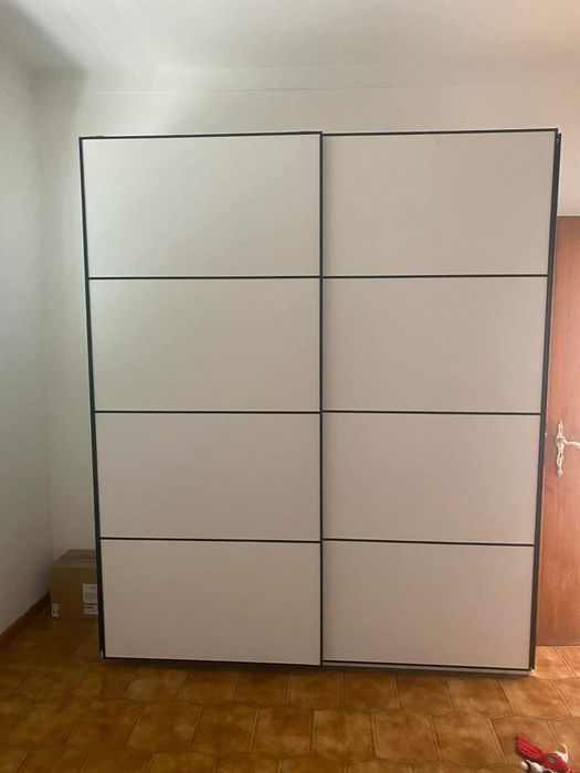 Roupeiros semi novos