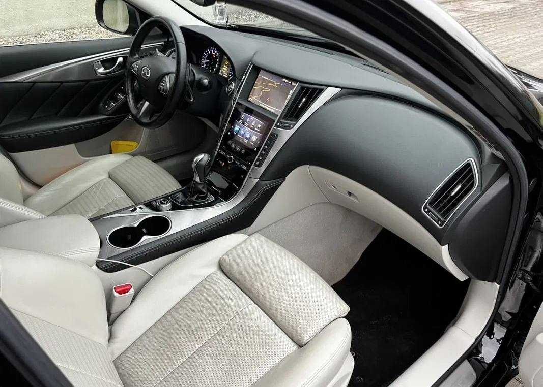 Infiniti q50 2015 року