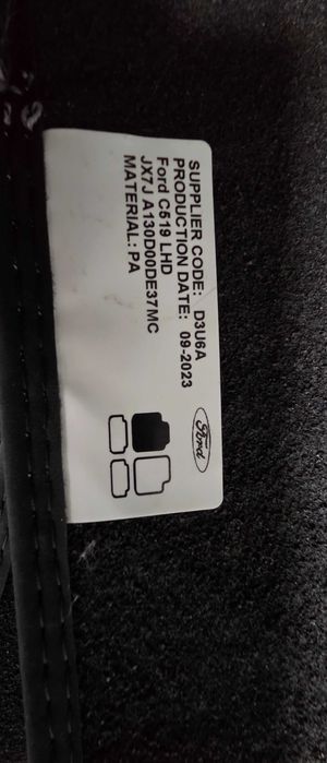 Oryginalne dywaniki welurowe Ford Focus mk 4 Nowe