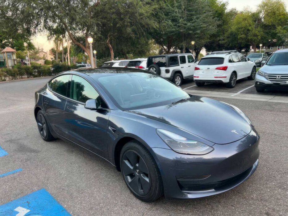 Tesla Model      2022