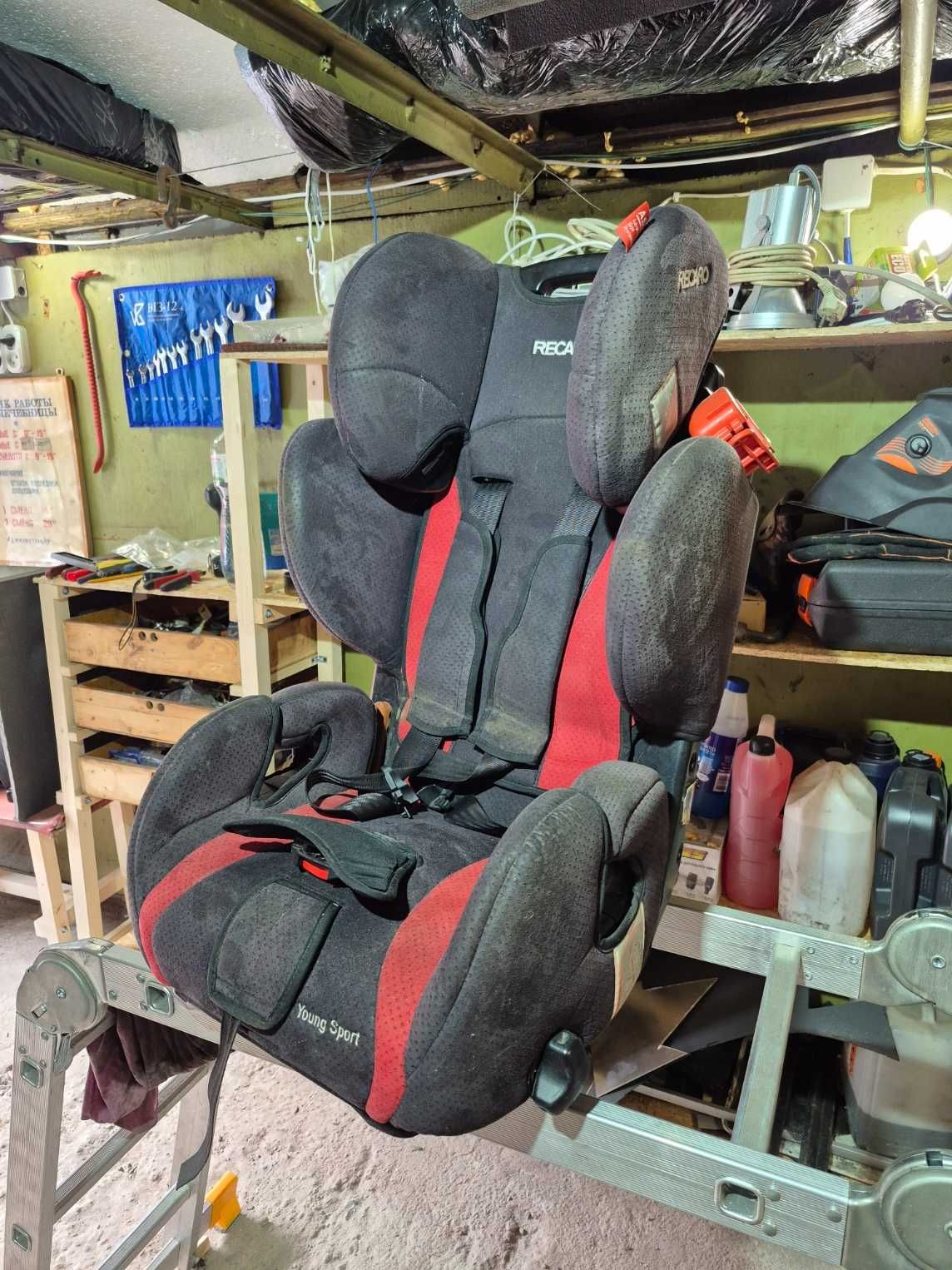 Дитяче автомобільне крісло RECARO