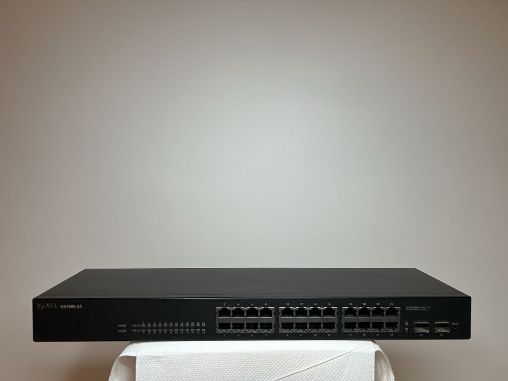 ZyXEL GS1900-24.
