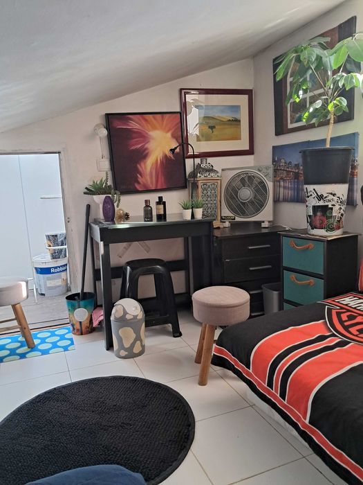 Sotão Charmoso. Metro Chiado, centro Lisboa. Ler texto.