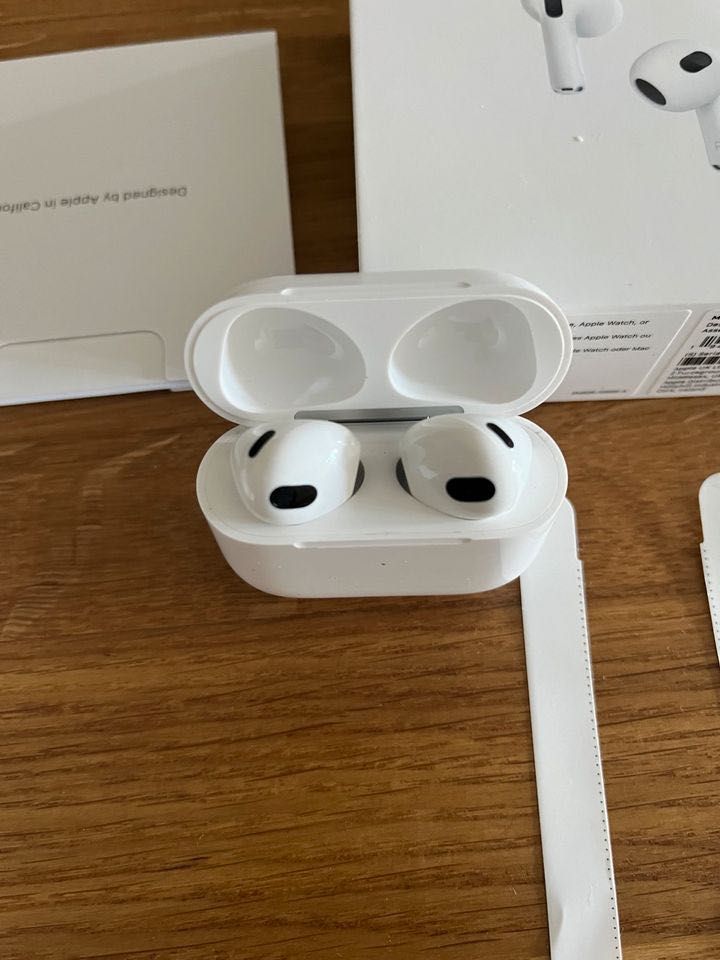 Продаю свої Airpods 3 оригінальні навушники