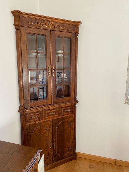 Móvel antigo de canto