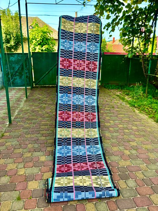 Коврова доріжка вишита ,в українському стилі