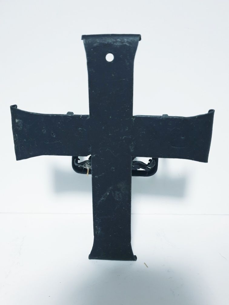 Antigo castiçal de suspensão mural - crucifixo - em ferro forjado