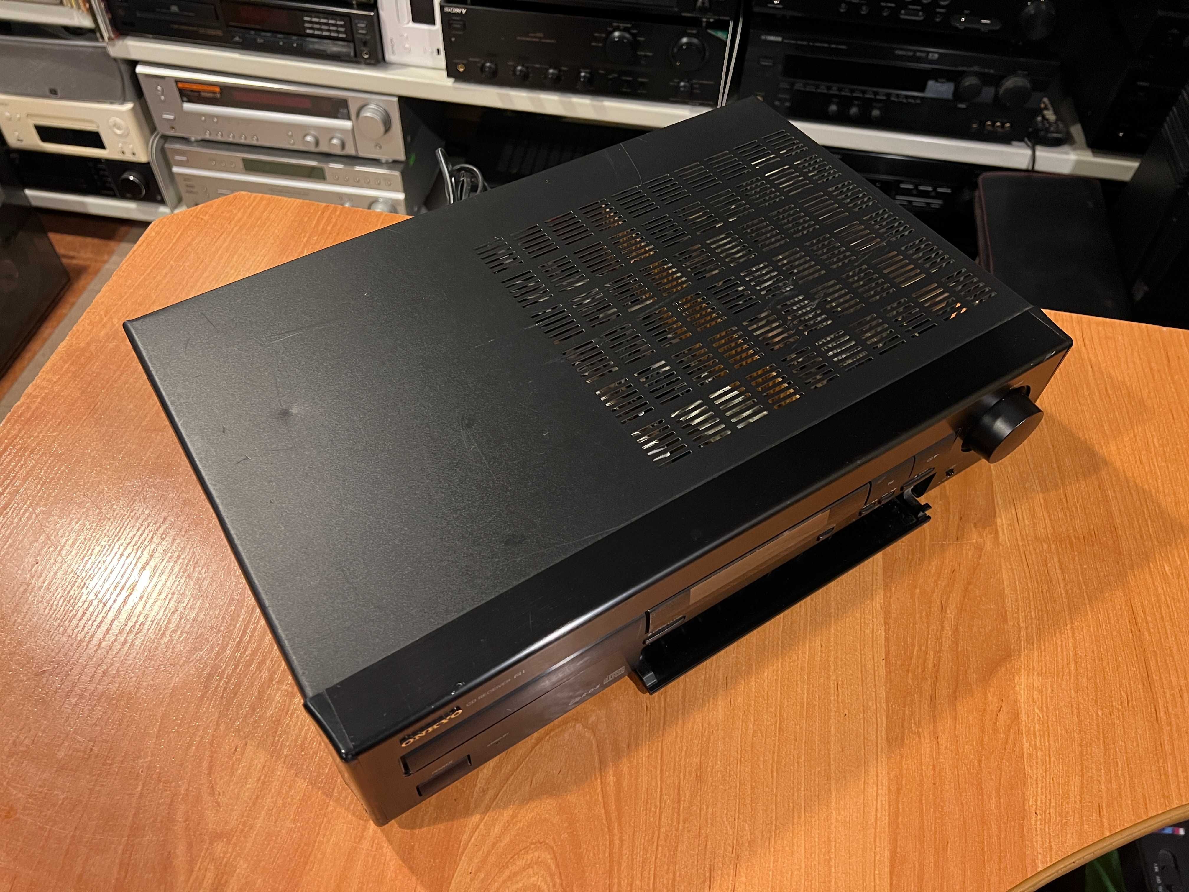 Amplituner Onkyo CR-70 z wbudowanym odtwarzaczem płyt CD, Audio Room