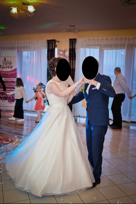 Koronkowa suknia ślubna