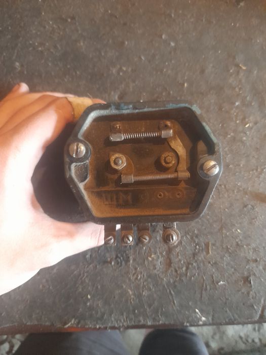 Продам реле регулятор іж 6 вольт