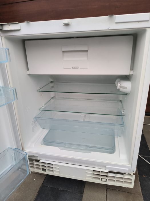 Lodówka podblatowa do zabudowy mała okazjonalna bardzo cicha