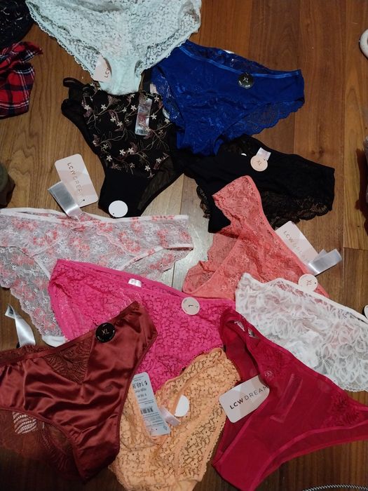 11 sztuk majtki XL/42 kolorowe nowe