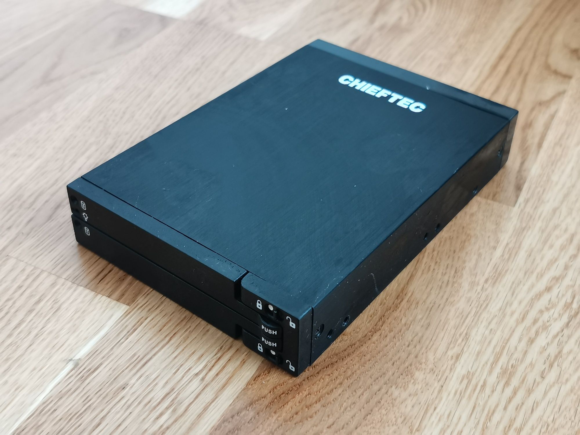 Obudowa wewnętrzna chiftec 2.5" na dwa dyski 2.5" sata
