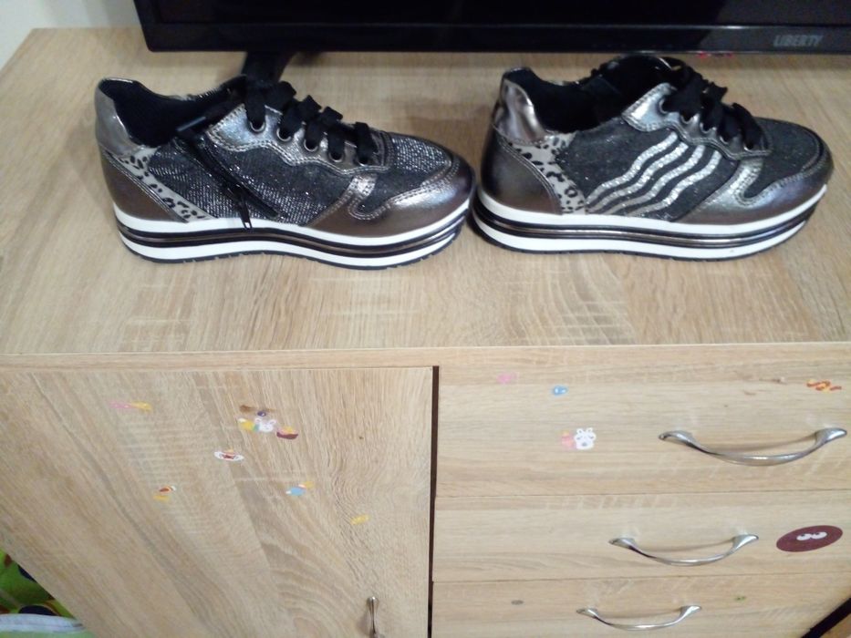 Дитячі дівчачі кросівки підійдуть на осінь і на весну