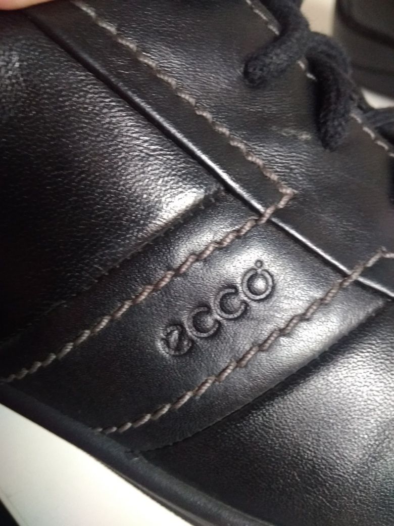 Оригінальні шкіряні кросівки ECCO,розмір38