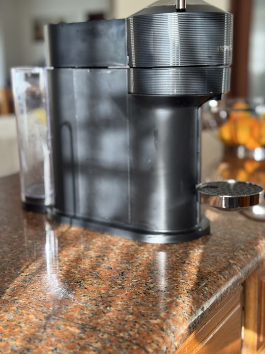 Máquina Nespresso Vertuo Next Premium